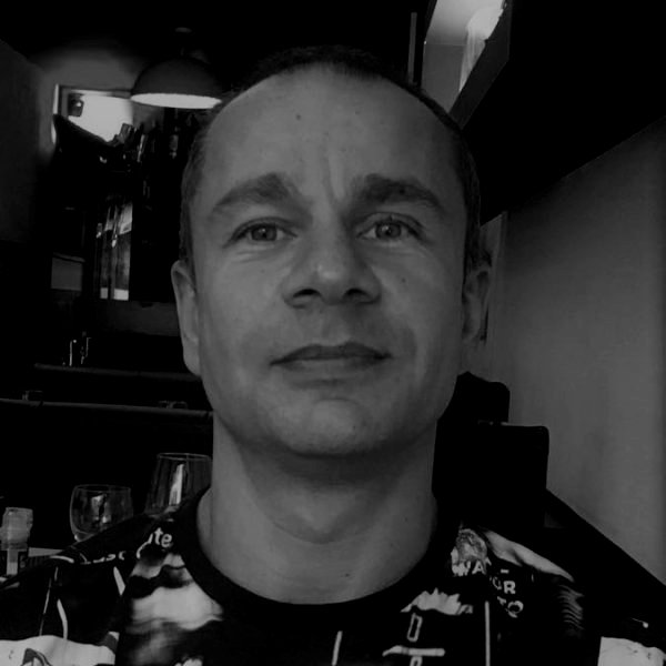Salvatore  Verrillo Réflexologie plantaire , Shiatsu du dos